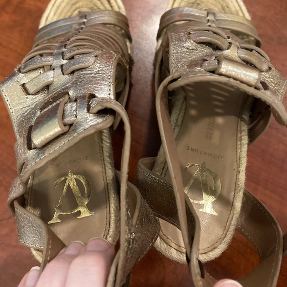 Used Vince Camaro Gold Wedges Heavily Worn - Picture 6 of 7